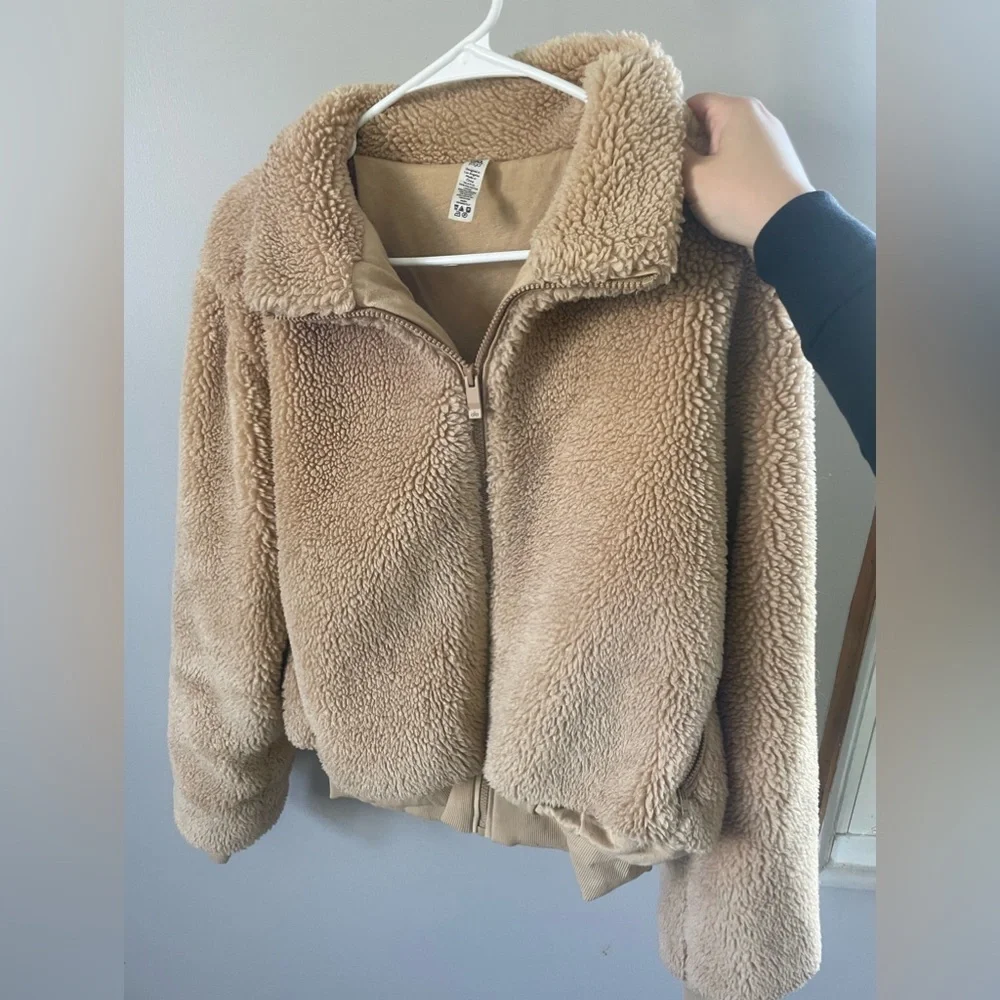 Alo Yoga Foxy Sherpa Camel Jacket size Medium